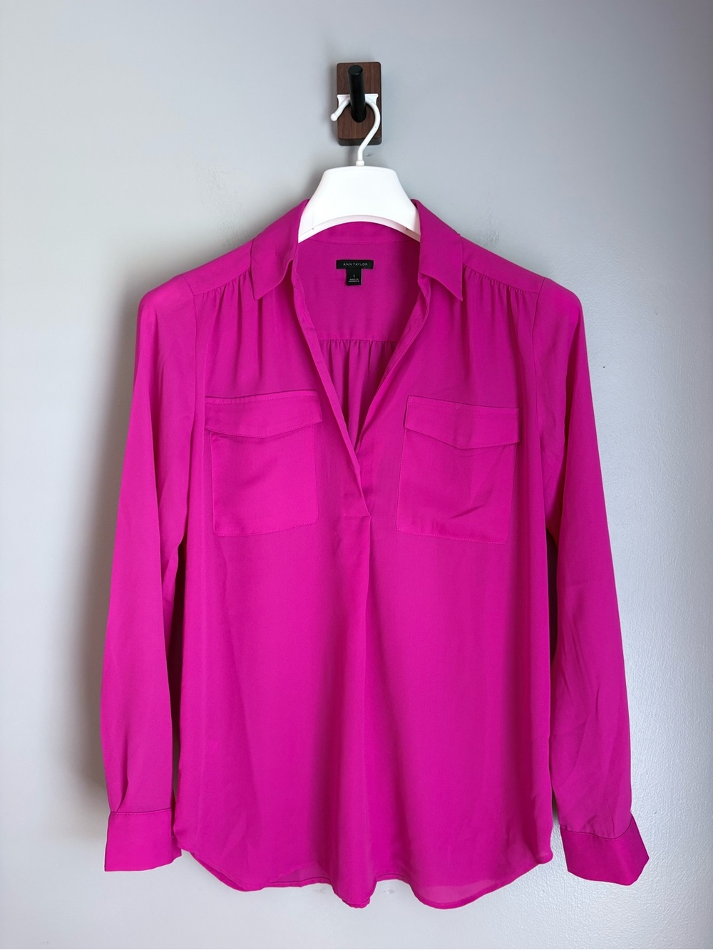 Ann Taylor Womens Small Magenta Barbie Pink Long Sleeve Split Neck Pocket Blouse